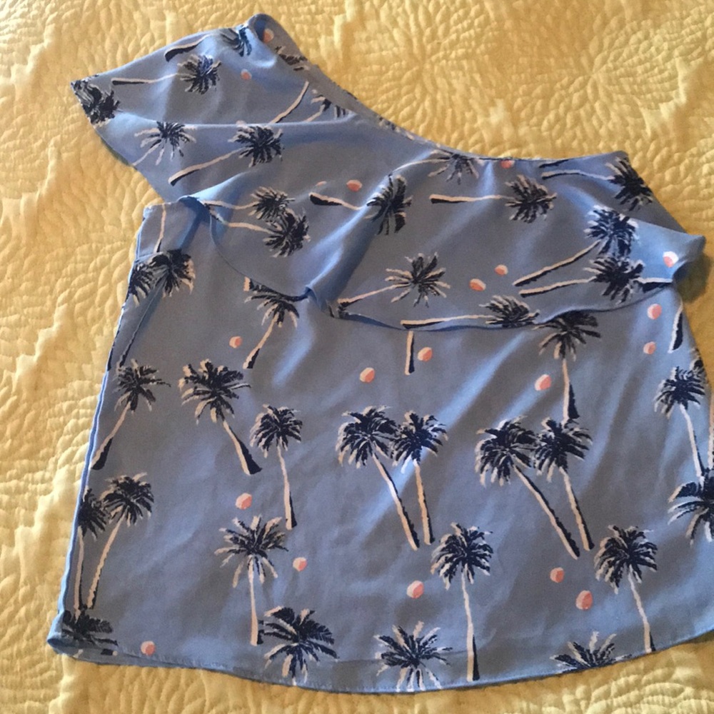 Off the shoulder asymmetrical blouse.